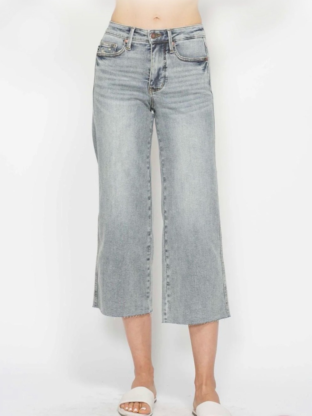 Judy Blue Wide Crop Jeans Size 9/29 Light Wash Mid Rise Tummy Control Raw Hem
